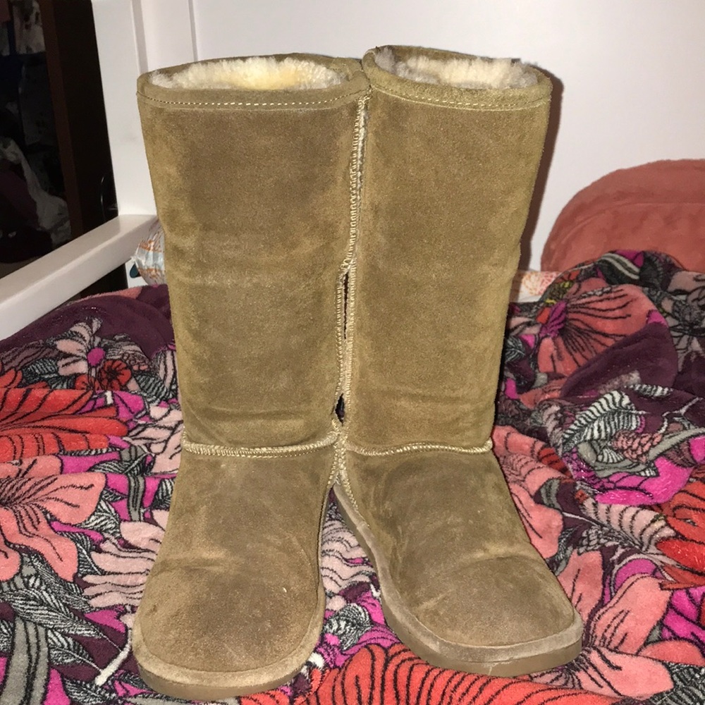 Bearpaw women’s Emma Tall size 10